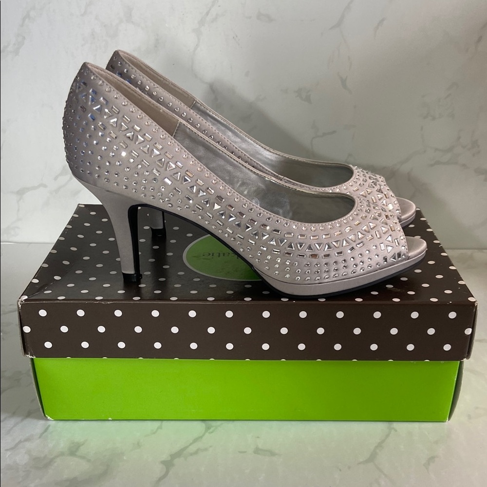Kelly & Katie Grey Silver Rhinestone Peep Toe Party Shoes Women's Sz 9 Heel